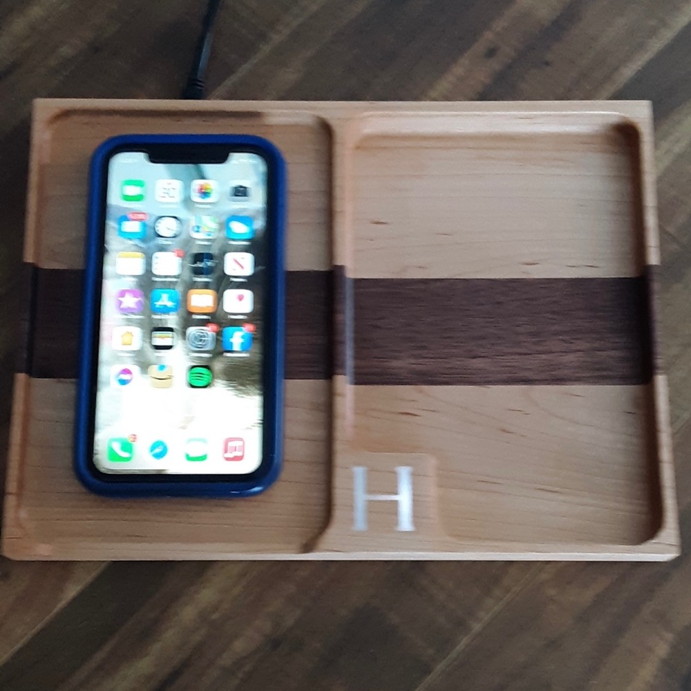 New!!!! Custom made tray with wireless charger - Picture 4 of 4